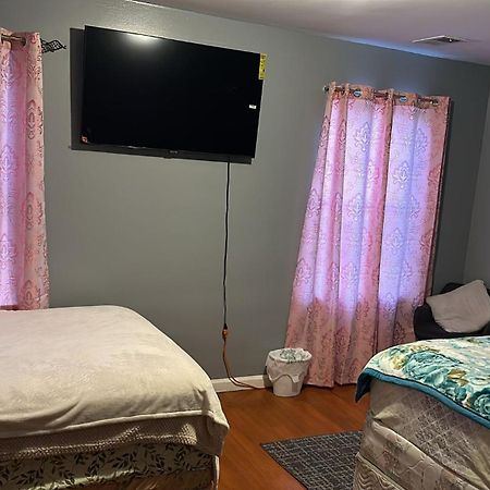 ניוארק Divine Villa Guest House 65 Sherman 6Mins To Airport And 4Mins To Penn Station מראה חיצוני תמונה